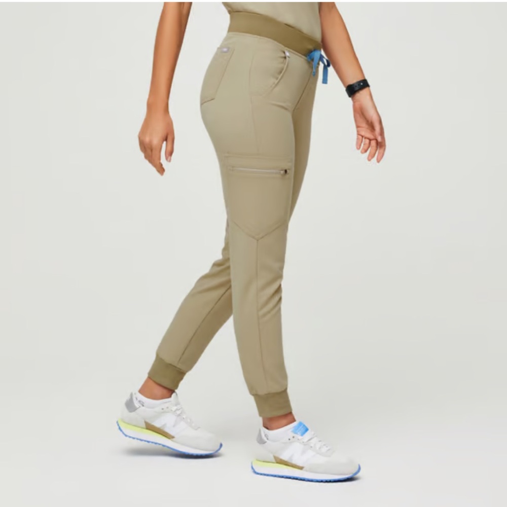 *SOLD* NWT Figs | Zamora Jogger Scrub Pants Sandstone Size XXS